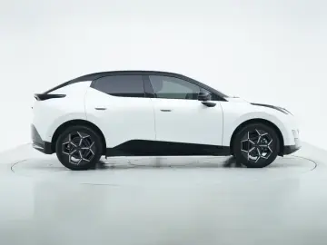 2025 Lynk & Co Z20 с пробегом 18 500 км