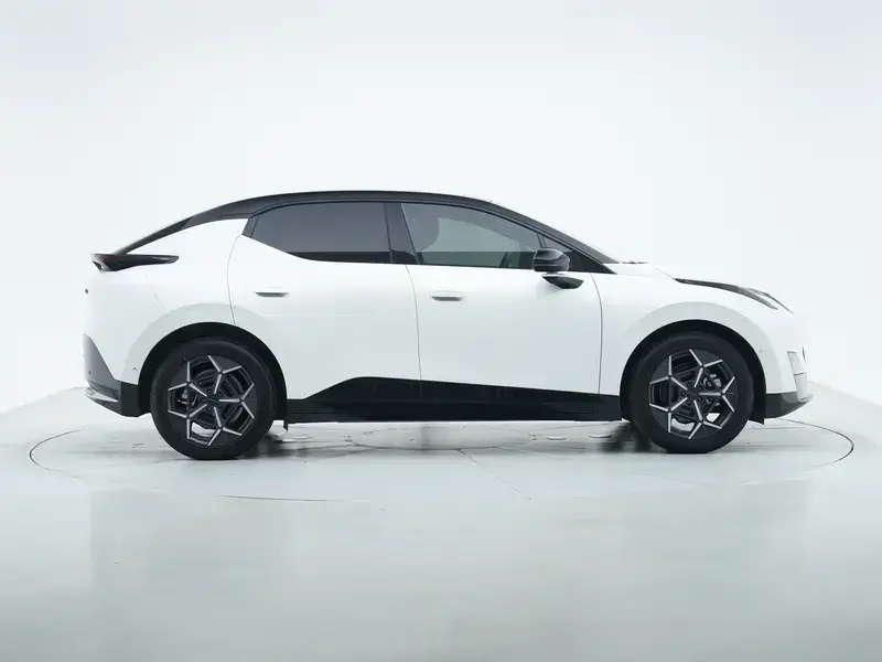 2025 Lynk & Co Z20 с пробегом 18 500 км