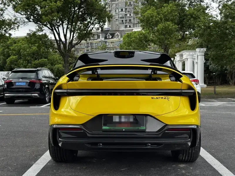 2023 Lotus Eletre с пробегом 39 000 км