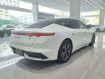 2026 Lynk & Co 10 с пробегом 400 км
