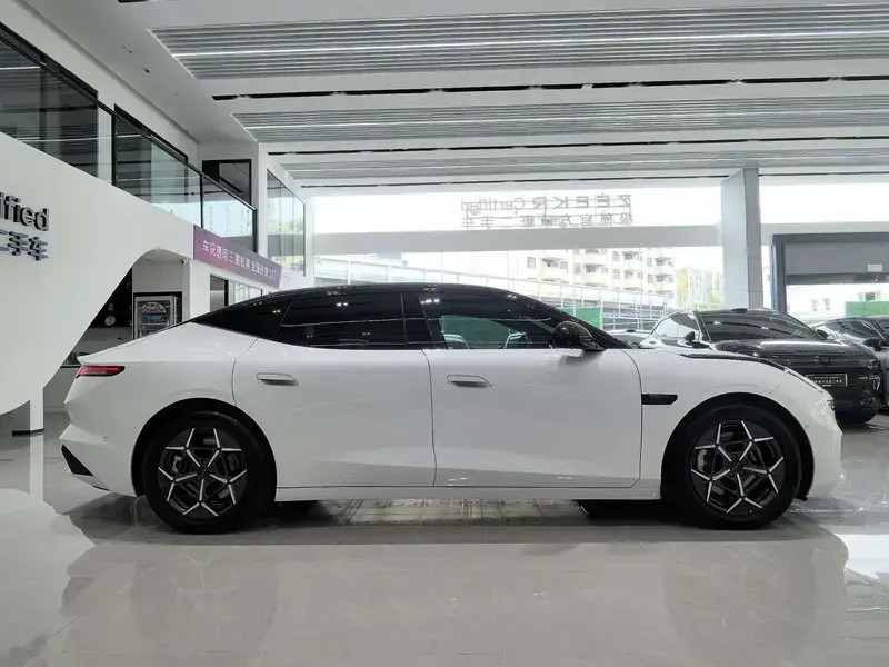 2026 Lynk & Co 10 с пробегом 400 км