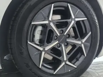 2026 Lynk & Co 10 с пробегом 400 км