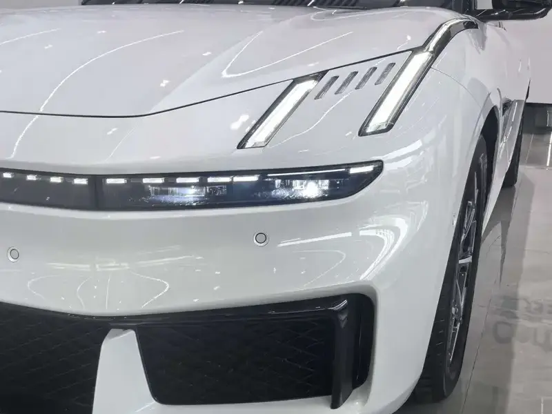 2026 Lynk & Co 10 с пробегом 400 км