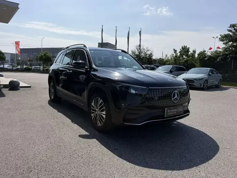 2025 Mercedes-Benz EQB с пробегом 18 100 км