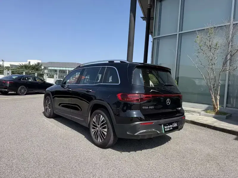 2025 Mercedes-Benz EQB с пробегом 18 100 км