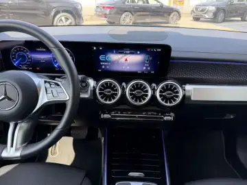 2025 Mercedes-Benz EQB с пробегом 18 100 км
