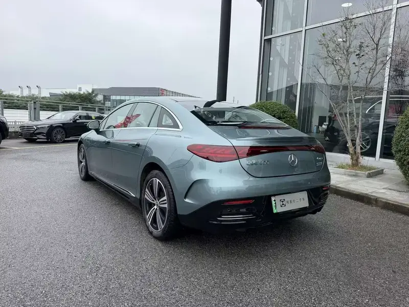 2025 Mercedes-Benz EQE с пробегом 18 600 км