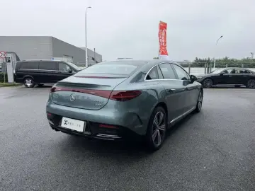 2025 Mercedes-Benz EQE с пробегом 18 600 км