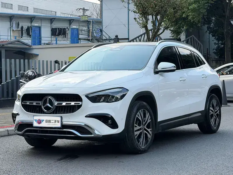 2024 Mercedes-Benz GLA с пробегом 15 000 км
