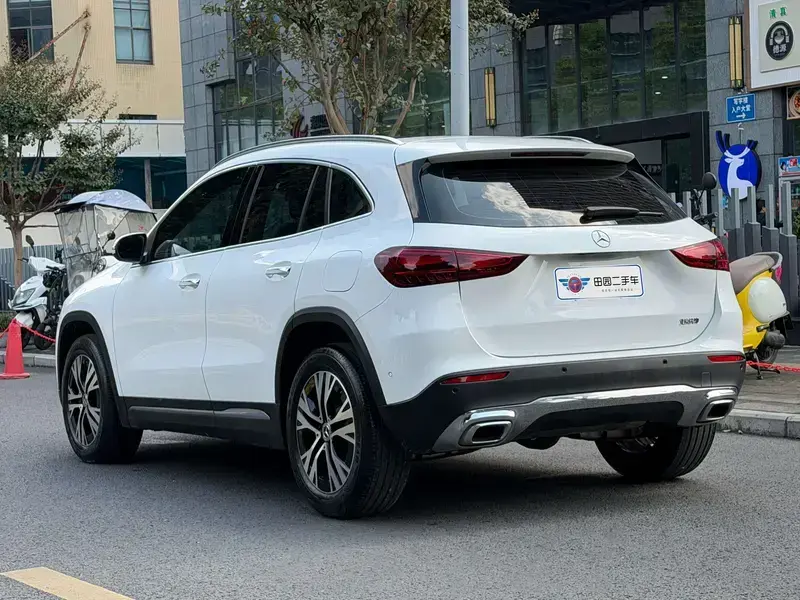 2024 Mercedes-Benz GLA с пробегом 15 000 км