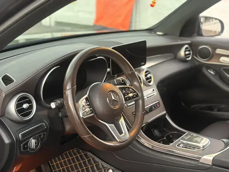 2022 Mercedes-Benz GLC с пробегом 70 000 км