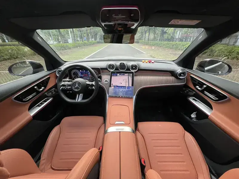 2025 Mercedes-Benz GLC с пробегом 10 800 км