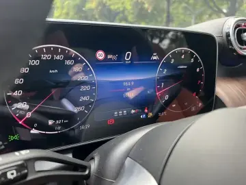 2025 Mercedes-Benz GLC с пробегом 10 800 км