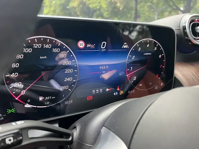 2025 Mercedes-Benz GLC с пробегом 10 800 км