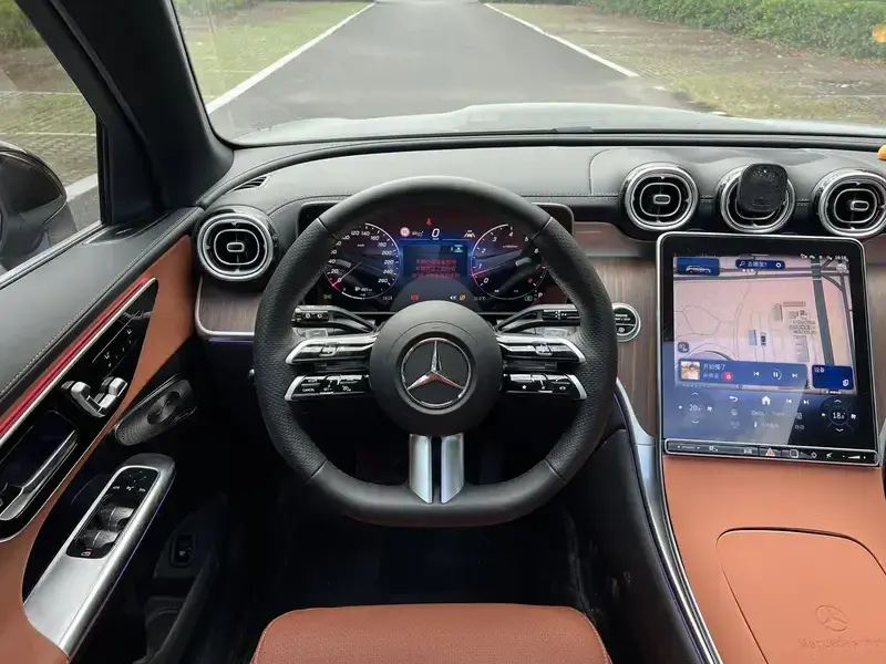 2025 Mercedes-Benz GLC с пробегом 10 800 км