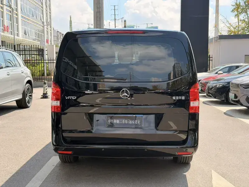 2025 Mercedes-Benz Vito с пробегом 17 000 км