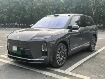 Nio ES8