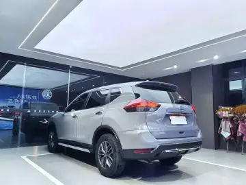 2025 Nissan X-Trail с пробегом 4 800 км
