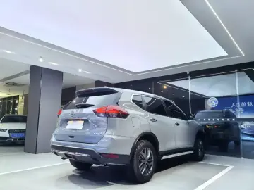 2025 Nissan X-Trail с пробегом 4 800 км
