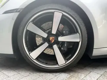 2026 Porsche 911 с пробегом 2 000 км