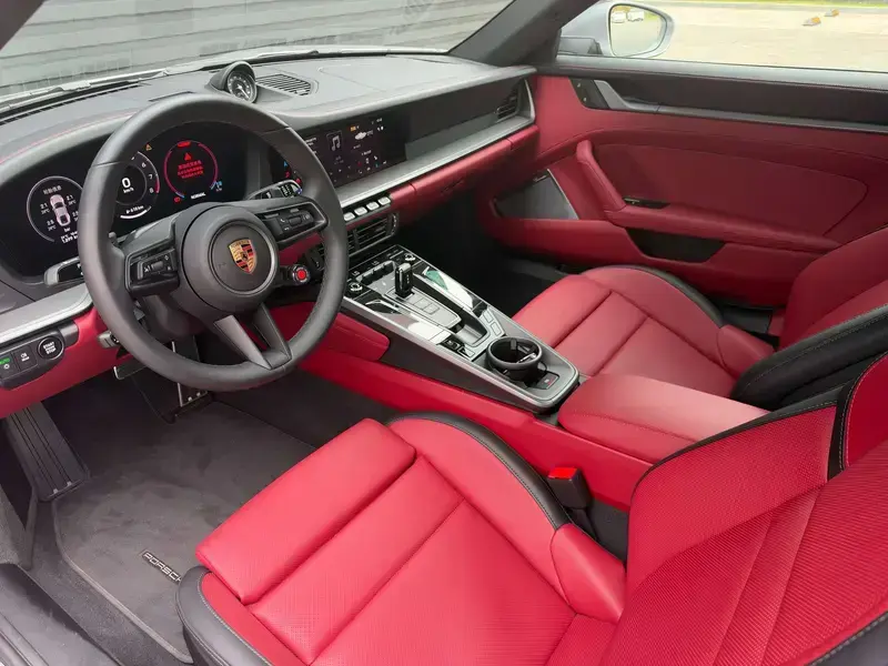 2026 Porsche 911 с пробегом 2 000 км