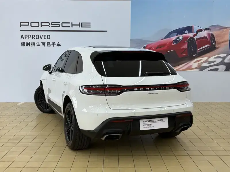 2023 Porsche Macan с пробегом 12 000 км