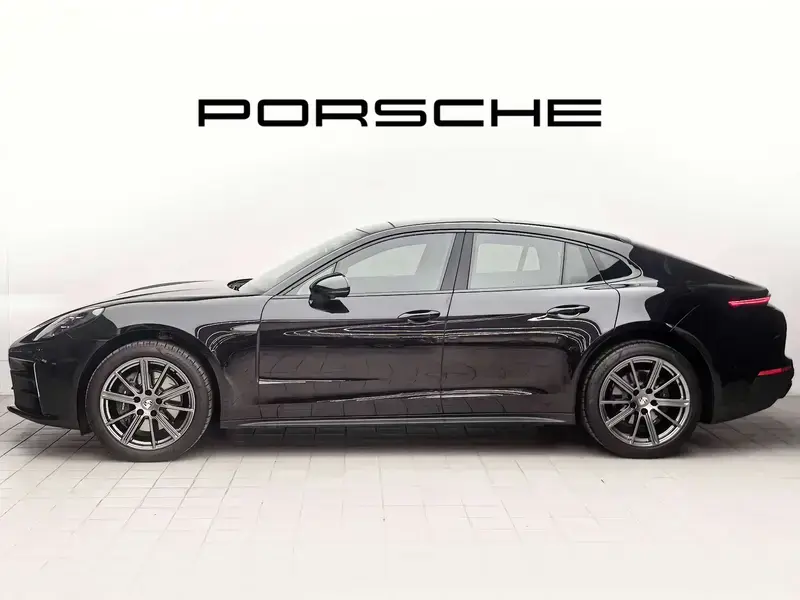2024 Porsche Panamera с пробегом 12 000 км