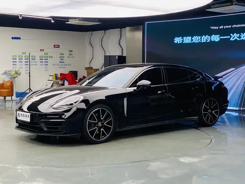 2023 Porsche Panamera с пробегом 37 000 км