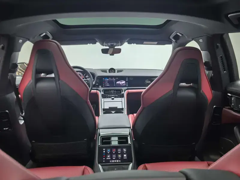 2024 Porsche Panamera с пробегом 12 000 км