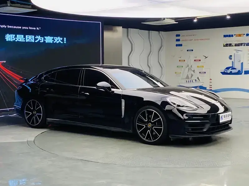 2023 Porsche Panamera с пробегом 37 000 км