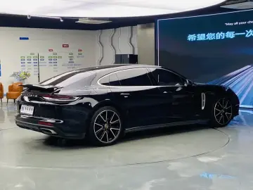 2023 Porsche Panamera с пробегом 37 000 км