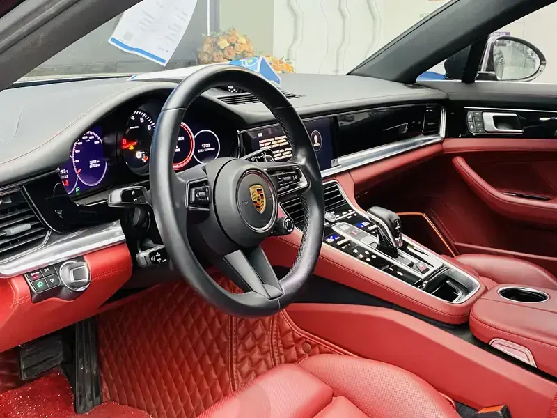 2023 Porsche Panamera с пробегом 37 000 км