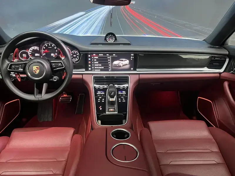 2023 Porsche Panamera с пробегом 40 000 км