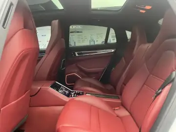 2023 Porsche Panamera с пробегом 40 000 км