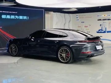 2024 Porsche Panamera с пробегом 12 000 км