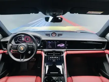 2024 Porsche Panamera с пробегом 12 000 км