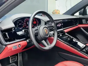 2024 Porsche Panamera с пробегом 12 000 км