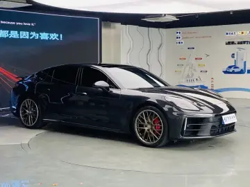 2024 Porsche Panamera с пробегом 12 000 км