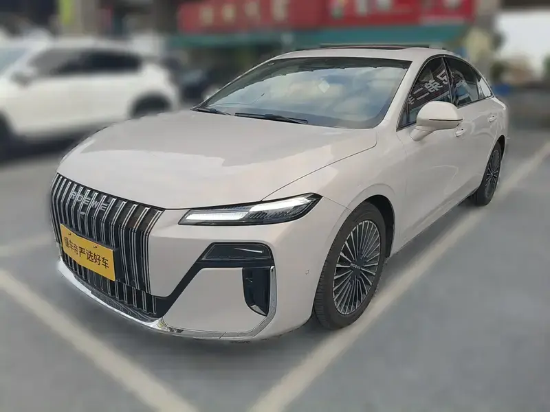 2025 Roewe M7 с пробегом 9 400 км