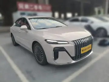 2025 Roewe M7 с пробегом 9 400 км