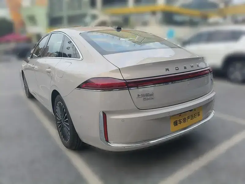 2025 Roewe M7 с пробегом 9 400 км