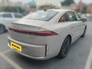 2025 Roewe M7 с пробегом 9 400 км
