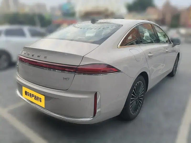 2025 Roewe M7 с пробегом 9 400 км