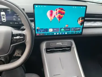 2025 Roewe M7 с пробегом 9 400 км