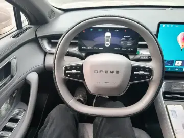 2025 Roewe M7 с пробегом 9 400 км
