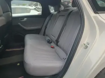 2025 Roewe M7 с пробегом 9 400 км