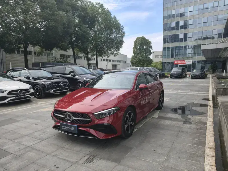2023 Mercedes-Benz A-Класс с пробегом 20 600 км