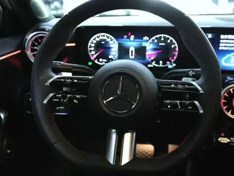 2023 Mercedes-Benz A-Класс с пробегом 25 000 км