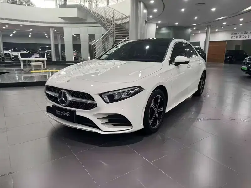 2022 Mercedes-Benz A-Класс с пробегом 18 200 км