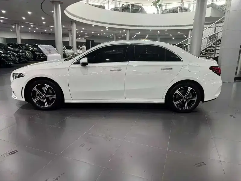 2022 Mercedes-Benz A-Класс с пробегом 18 200 км